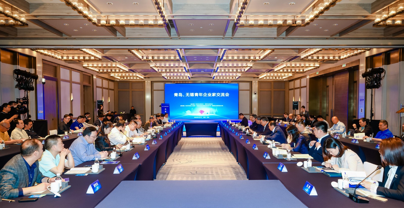 會(huì)場(chǎng)大圖2.jpg 會(huì)場(chǎng)大圖2.jpg